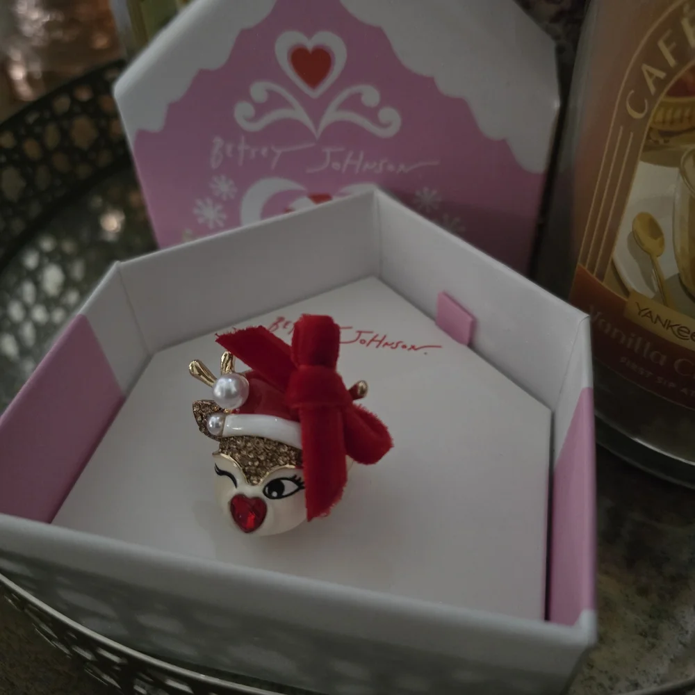 Charming Holiday Reindeer Ring with Red Bow - Picture 4 of 12